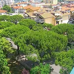 New Tiffany's Park מלון