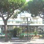 New Tiffany's Park מלון