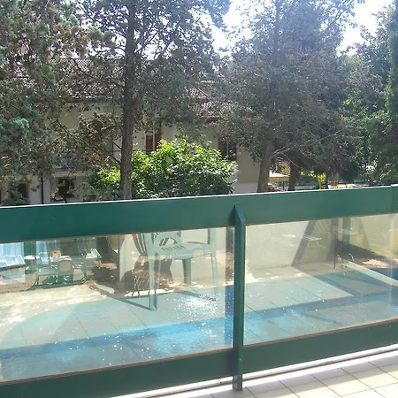 New Tiffany's Park ホテル 3*