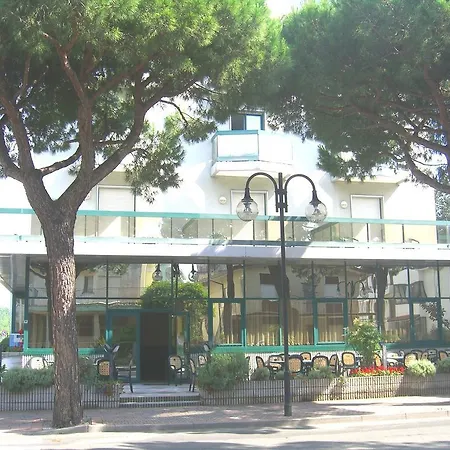 新蒂芙尼公园酒店 酒店